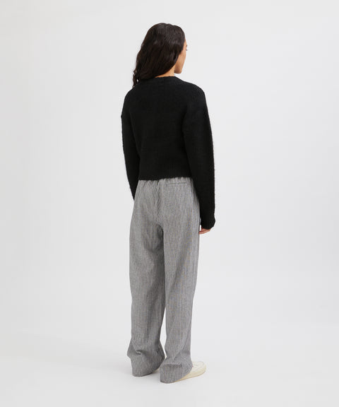 Pantalon à rayures et cravate