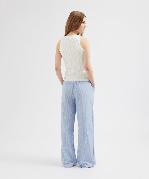 Pantalon à rayures et cravate