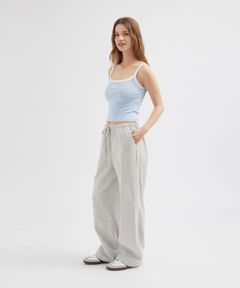 Pantalon à rayures et cravate