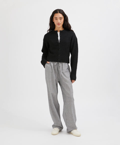 Pantalon à rayures et cravate
